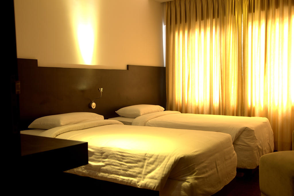 Hotel Gokulam Park Chennai Zewnętrze zdjęcie