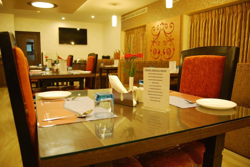 Hotel Gokulam Park Chennai Zewnętrze zdjęcie